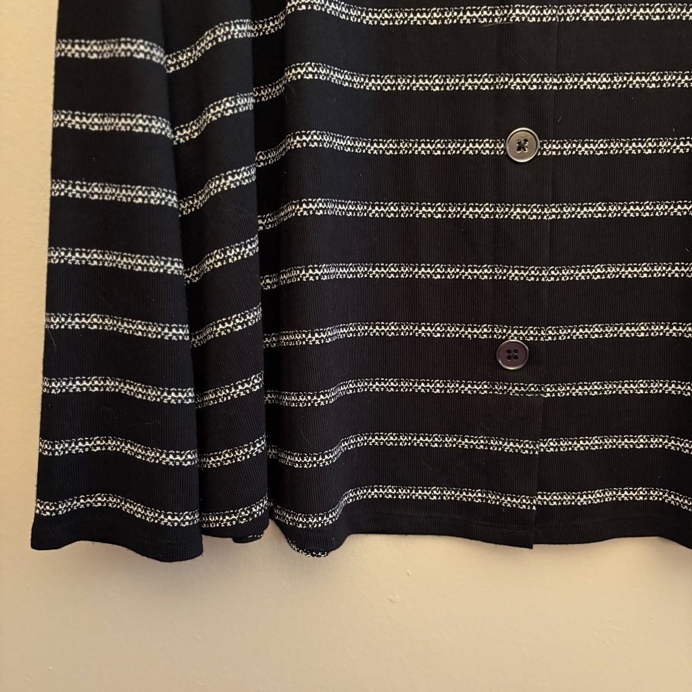 Reitmans Black & White Striped Knit Top Button Back – Plus Size 3X EUC - Picture 11 of 13